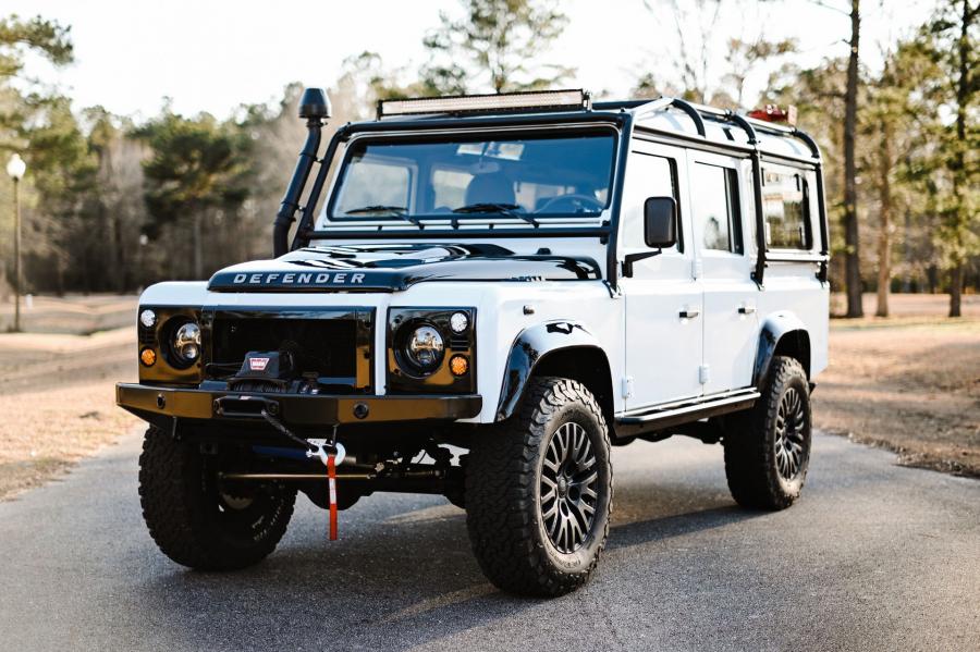  Land Rover Defender 110 by Osprey Custom Cars 1993 года  (фото 1 из 139)